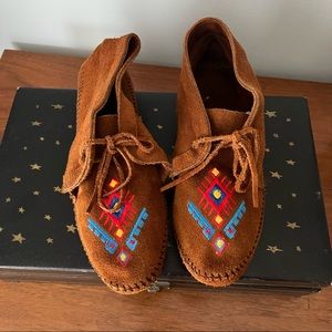 Vintage suede Embroidered Minnetonka Boots